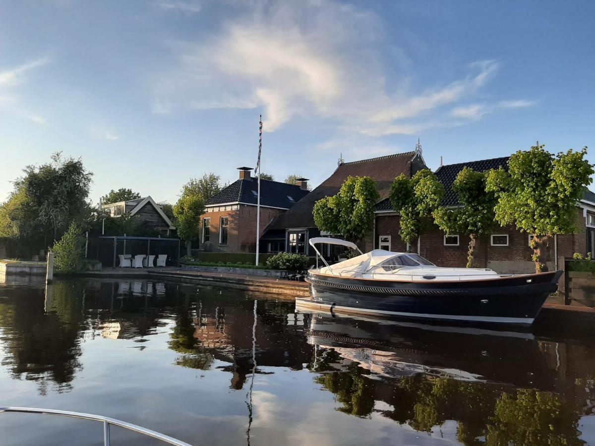 Puur Eastermar - Monumentaal, Authentiek En Luxe Koetshuis Aan Open Vaarwater Met Jacuzzi En Sauna Oostermeer ภายนอก รูปภาพ