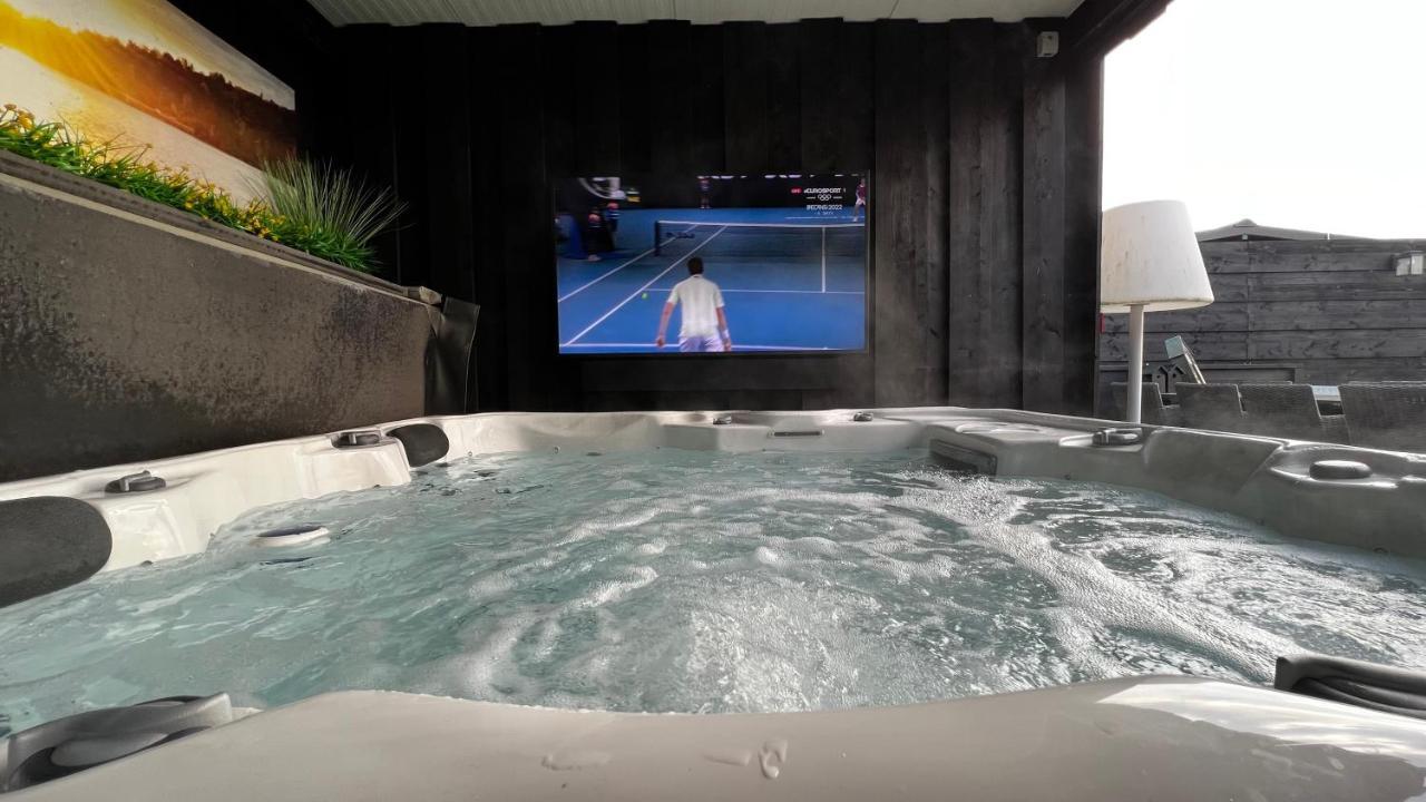 Puur Eastermar - Monumentaal, Authentiek En Luxe Koetshuis Aan Open Vaarwater Met Jacuzzi En Sauna Oostermeer ภายนอก รูปภาพ