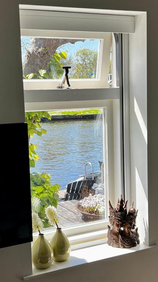Puur Eastermar - Monumentaal, Authentiek En Luxe Koetshuis Aan Open Vaarwater Met Jacuzzi En Sauna Oostermeer ภายนอก รูปภาพ