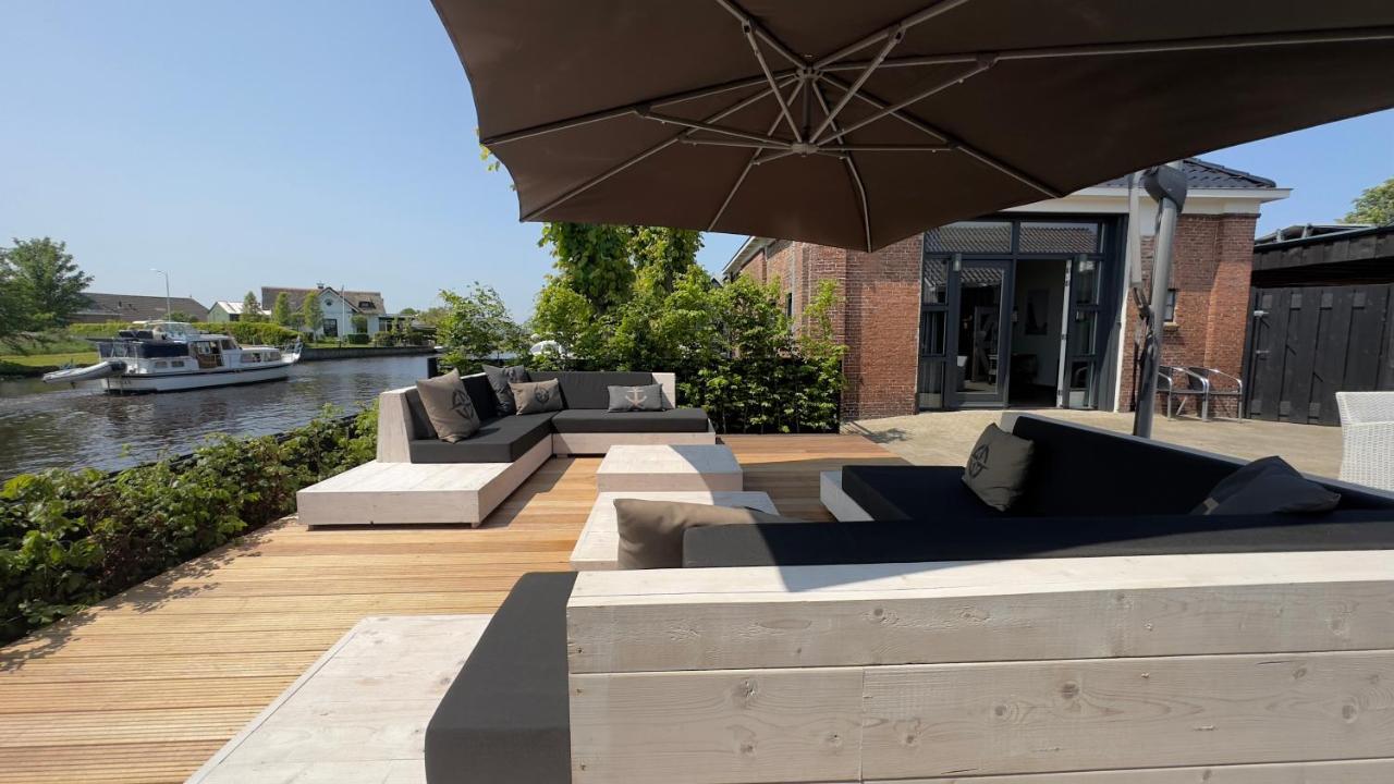 Puur Eastermar - Monumentaal, Authentiek En Luxe Koetshuis Aan Open Vaarwater Met Jacuzzi En Sauna Oostermeer ภายนอก รูปภาพ