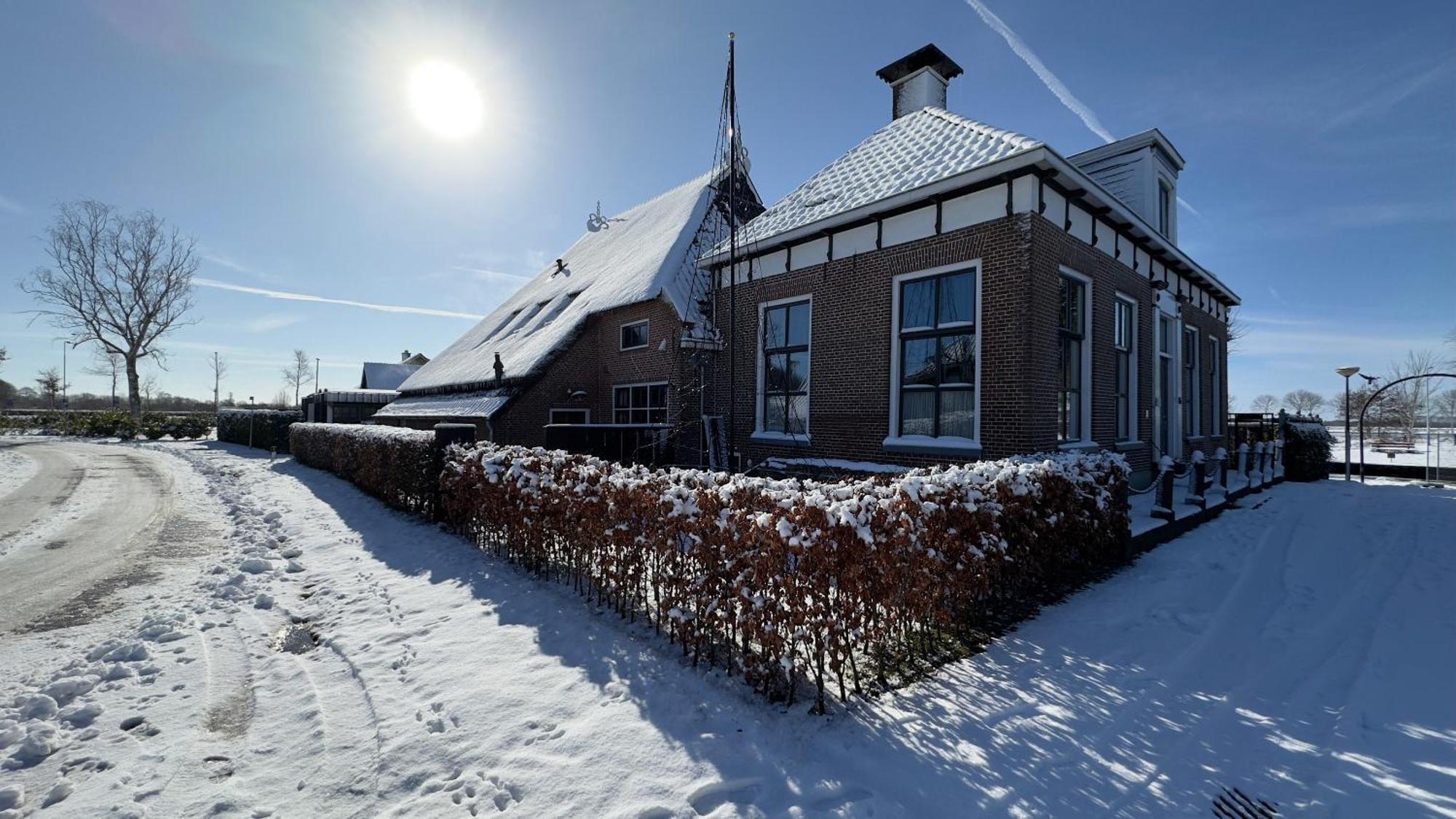 Puur Eastermar - Monumentaal, Authentiek En Luxe Koetshuis Aan Open Vaarwater Met Jacuzzi En Sauna Oostermeer ภายนอก รูปภาพ