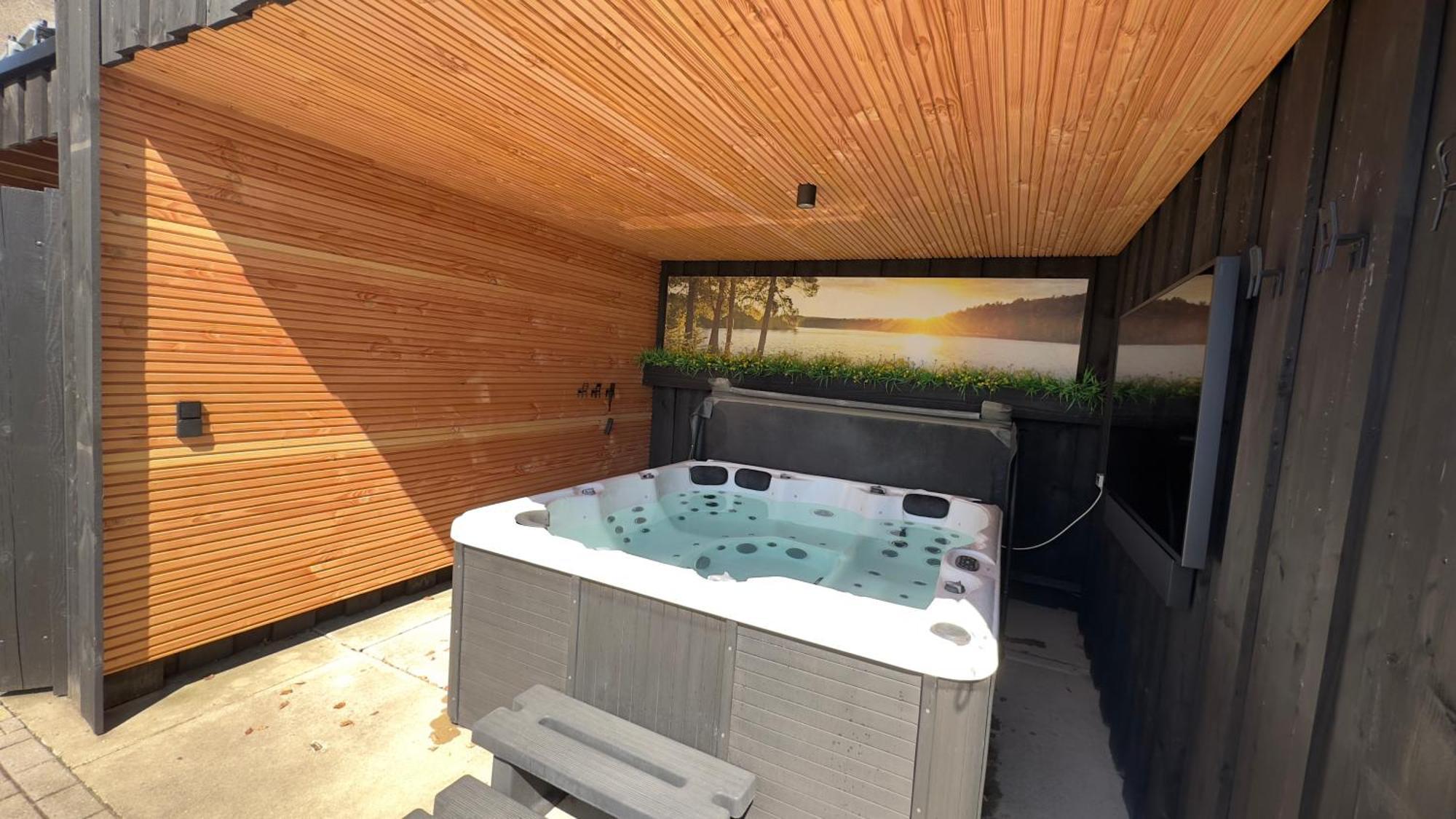 Puur Eastermar - Monumentaal, Authentiek En Luxe Koetshuis Aan Open Vaarwater Met Jacuzzi En Sauna Oostermeer ภายนอก รูปภาพ