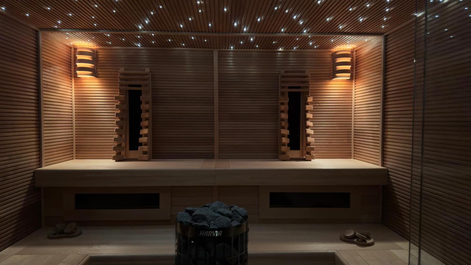 Puur Eastermar - Monumentaal, Authentiek En Luxe Koetshuis Aan Open Vaarwater Met Jacuzzi En Sauna Oostermeer ภายนอก รูปภาพ